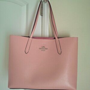 Beautiful Coach Pink Leather Shoulder Bag